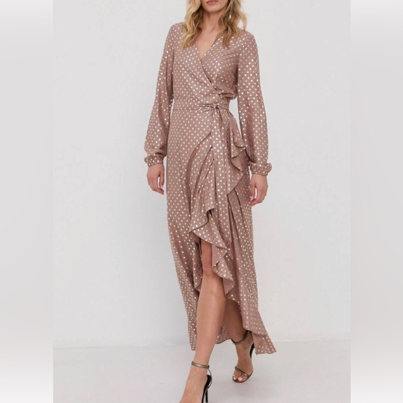 Guess Women New Baja Tan/Gold Ruffle V-Neckline Long Sleeve Wrap Dress Size M - Picture 1 of 12